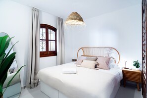 2 bedrooms, iron/ironing board, free WiFi, bed sheets