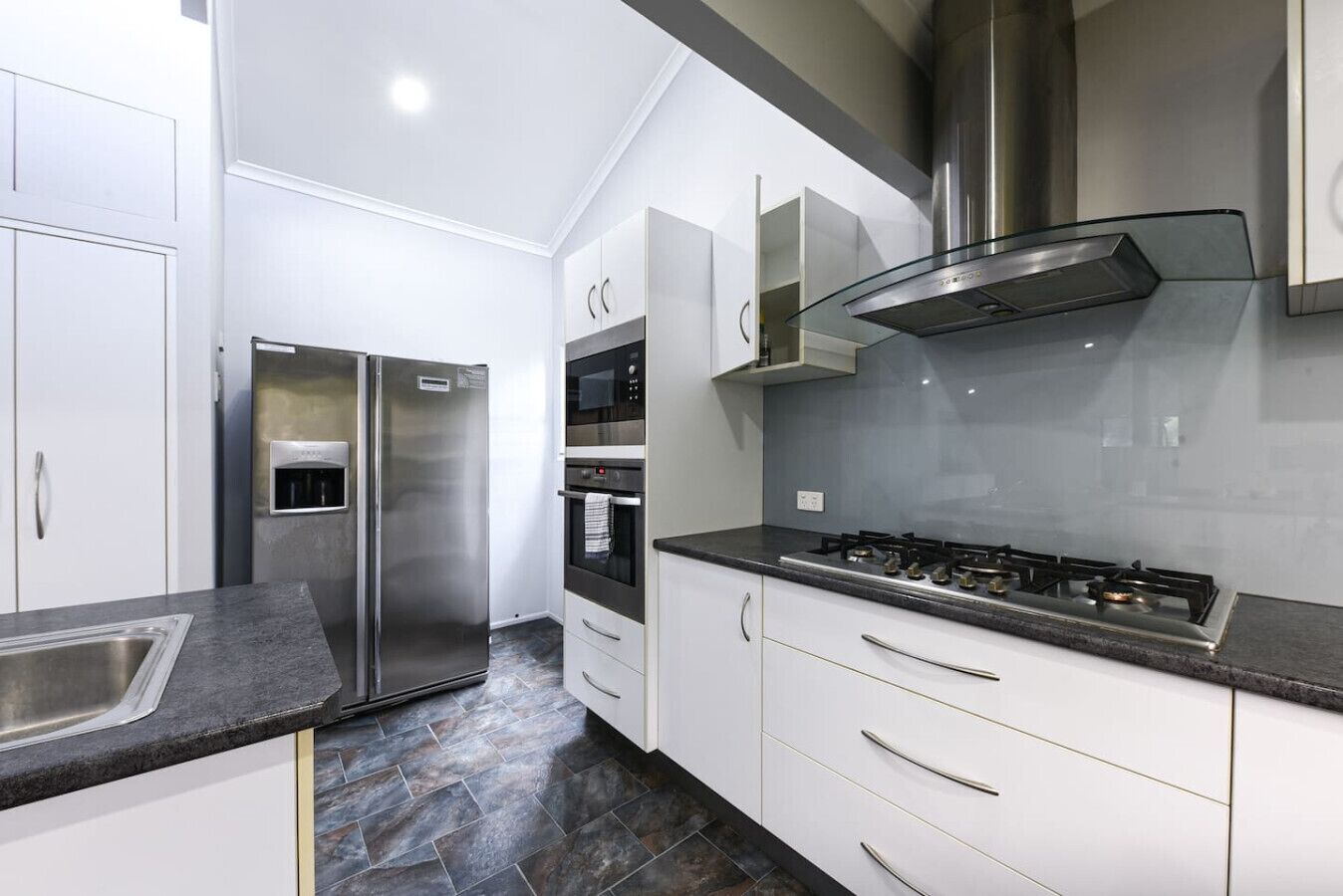 Fridge, oven, stovetop, dishwasher