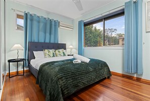 4 bedrooms, iron/ironing board, WiFi, bed sheets