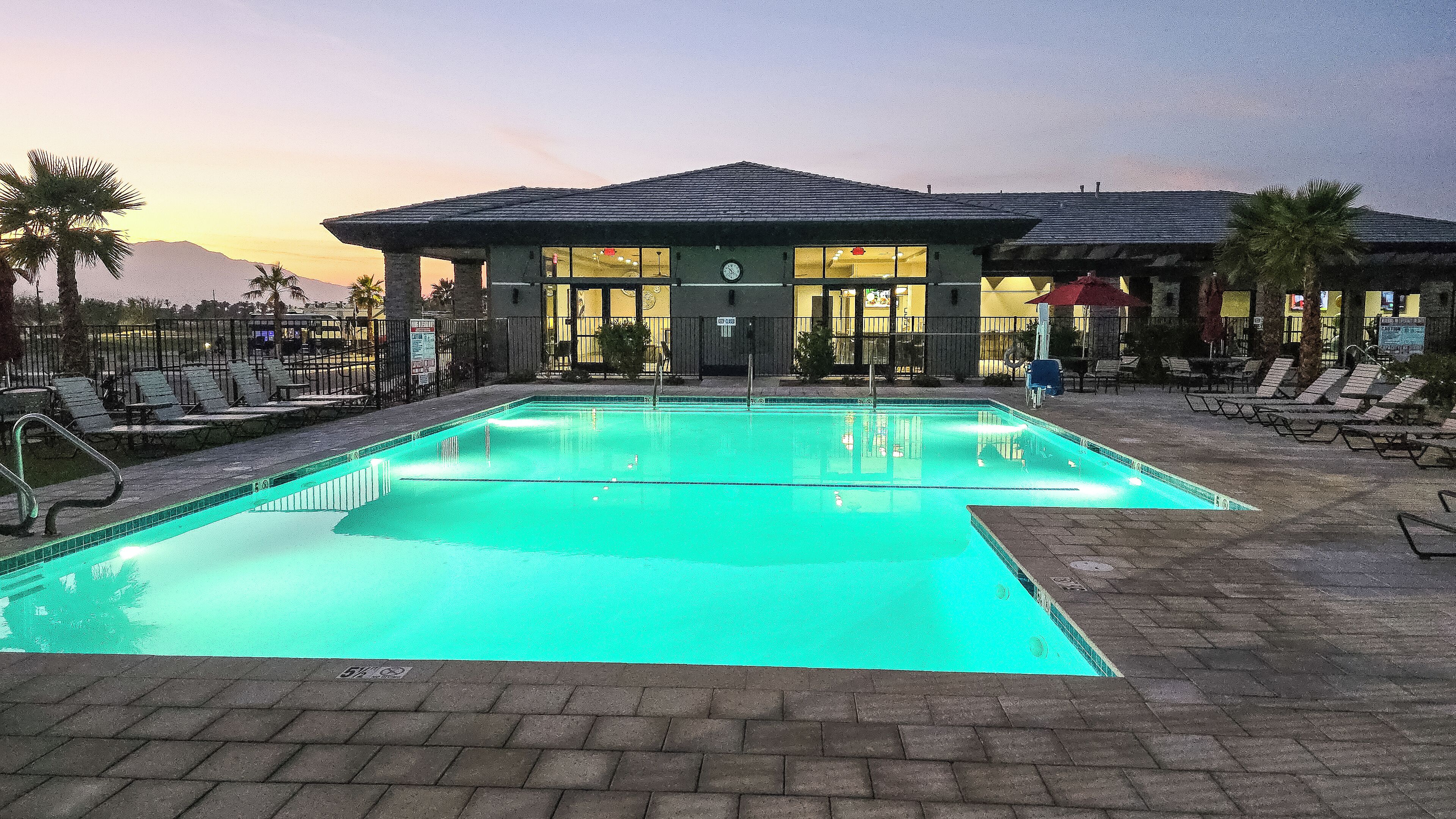 2 outdoor pools