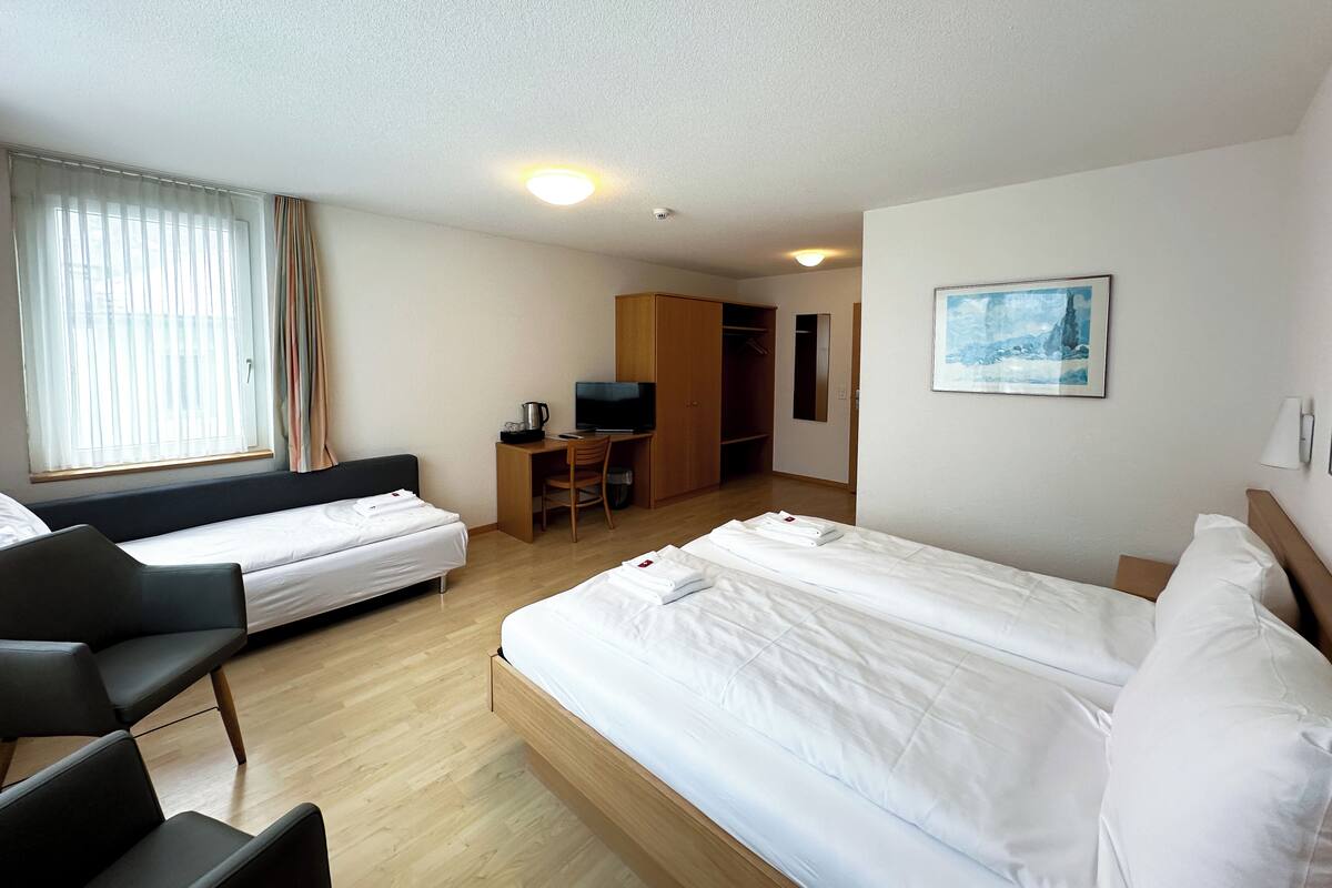 Triple Room, Mountain View | Ruang kerja komputer riba, seterika/papan seterika 