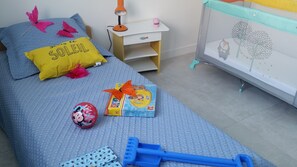 2 chambres, fer et planche à repasser, Wi-Fi gratuit, draps fournis