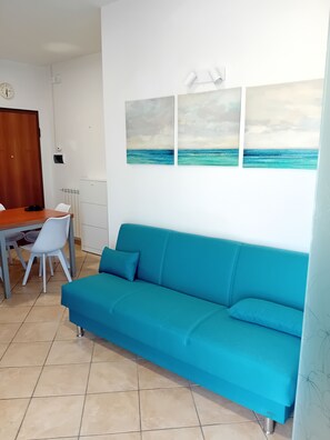 Smart TV - SMALL PENTHOUSE SEA VIEW MOUNTAINS IN MARINA DI CARRARA 100 MT FROM THE SEA (Carrara)
