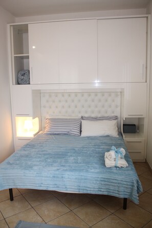 1 室のベッドルーム、WiFi (無料)、ベッドシーツ