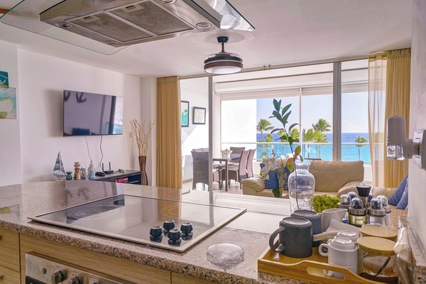 Dine with a View – Whether it’s breakfast or dinner, every meal tastes better with the sound of the waves in the background.