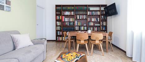 Apartment (2 Bedrooms) | Front of property