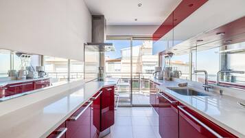 Fridge, microwave, oven, stovetop