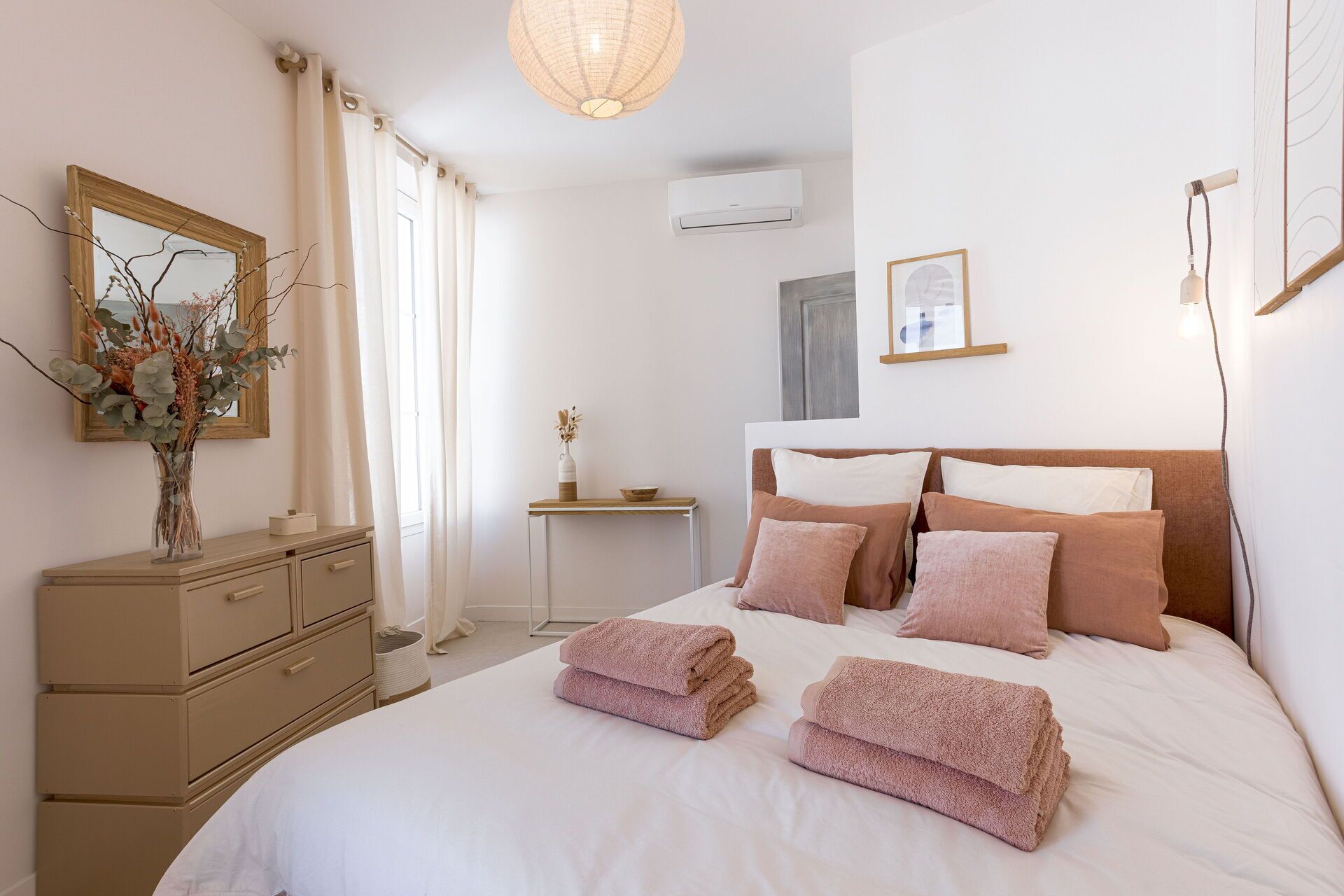 2 bedrooms, iron/ironing board, travel crib, free WiFi