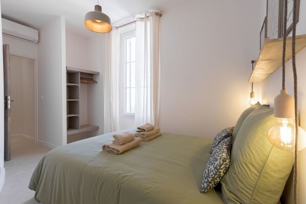 2 chambres, fer et planche à repasser, lit parapluie, Wi-Fi gratuit