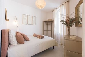 2 bedrooms, iron/ironing board, travel cot, free WiFi