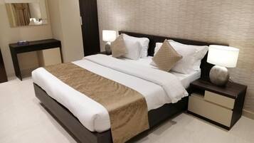 Minibar, free WiFi, bed sheets