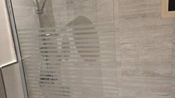 Double or Twin Room | Bathroom | Hair dryer, soap, toilet paper