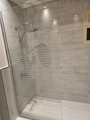 Bathroom - شقق الشرفة للشقق المفروشة -AlSHORFA FURNISHED APARTMENT (Riyadh)