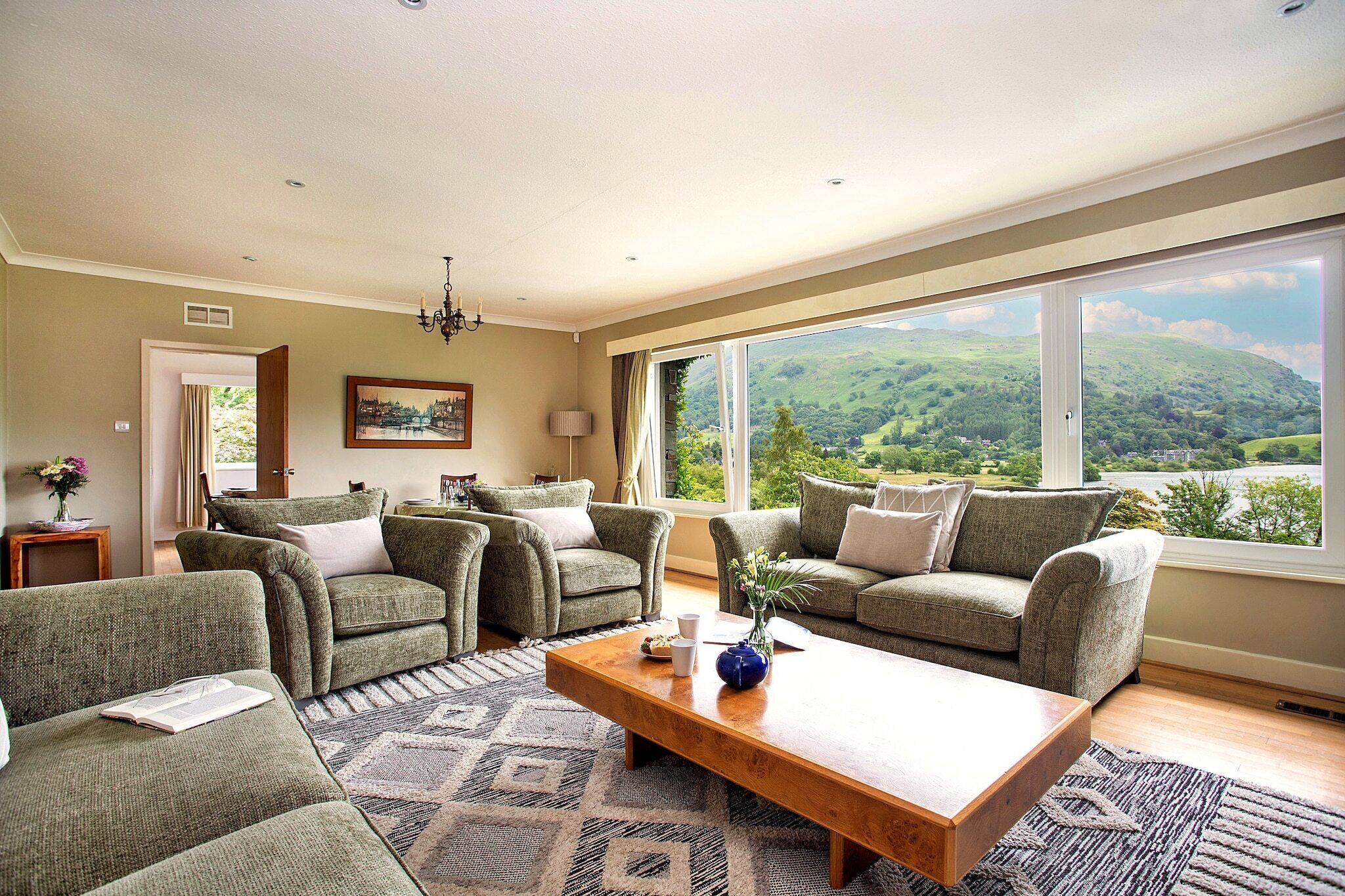 Smart TV, fireplace, ping pong