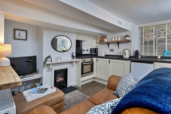 Smart TV, fireplace