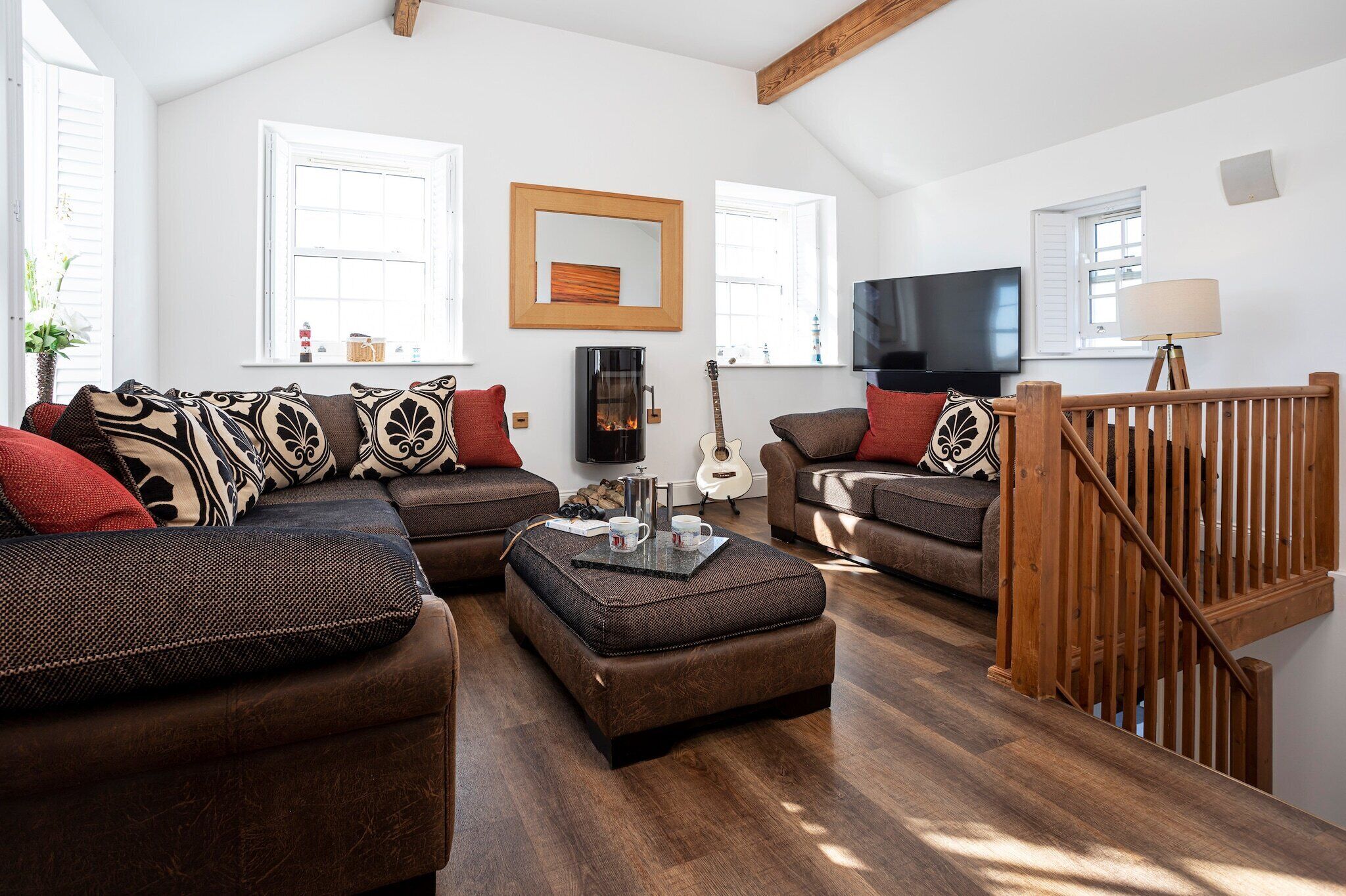 TV connectée, cheminée, lecteur de DVD