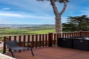 Outdoor spa tub - Lodge on Rame Peninsula near Freathy Beach (Torpoint)