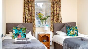 2 bedrooms, iron/ironing board, free WiFi