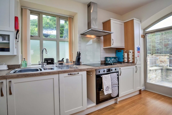 Kylskåp, mikrovågsugn, ugn och spishäll