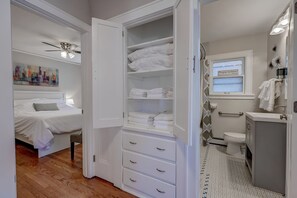 3 chambres, bureau, fer et planche à repasser, Wi-Fi gratuit