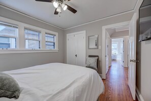 3 Schlafzimmer, Schreibtisch, Bügeleisen/Bügelbrett, kostenloses WLAN