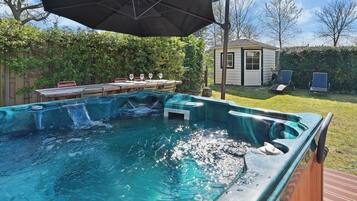 Bain à remous extérieur