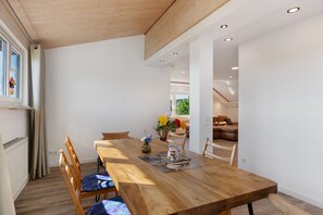 Dining - Holiday Apartment 'Hannelore' with Shared Garden, Balcony and Wi-Fi (Radolfzell am Bodensee)