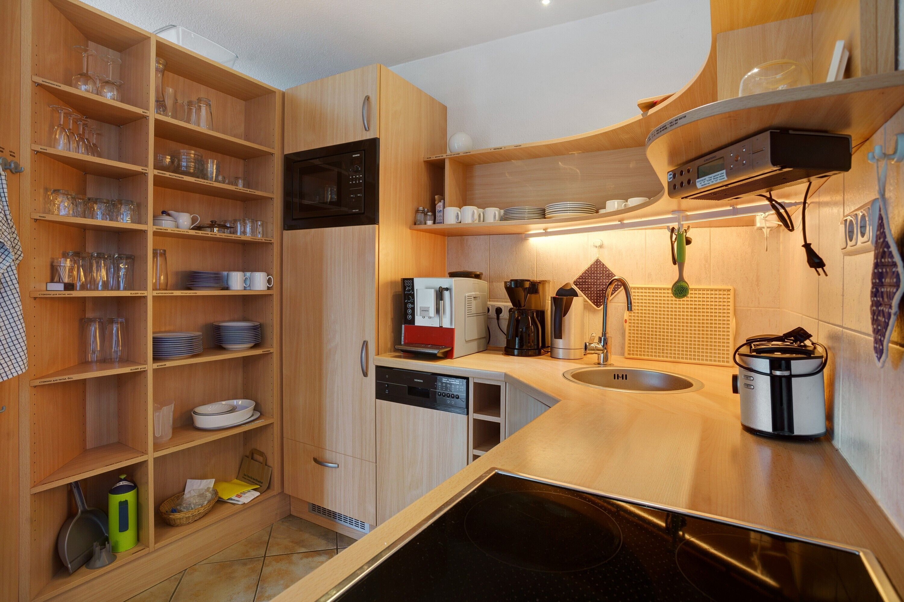 Refrigerador, microondas, horno, placa de cocina