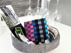 Bruser, hårtørrer, bidet, håndklæder