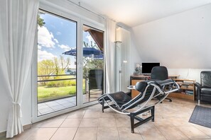 Interior - Apartment 'Hs13og mit Müritzblick' with Lake View, Private Garden and Wi-Fi (Röbel/Müritz)
