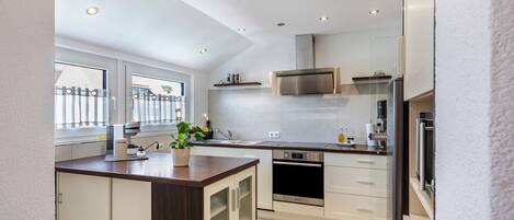 Coffee/tea maker, fridge, microwave, oven