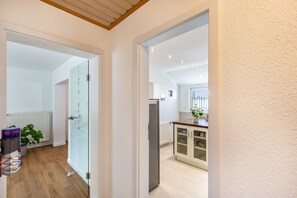 Interior - Apartment 'New Look' with Mountain View, Balcony and Wi-Fi (Geisenheim)