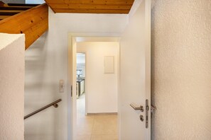 Interior - Apartment 'New Look' with Mountain View, Balcony and Wi-Fi (Geisenheim)