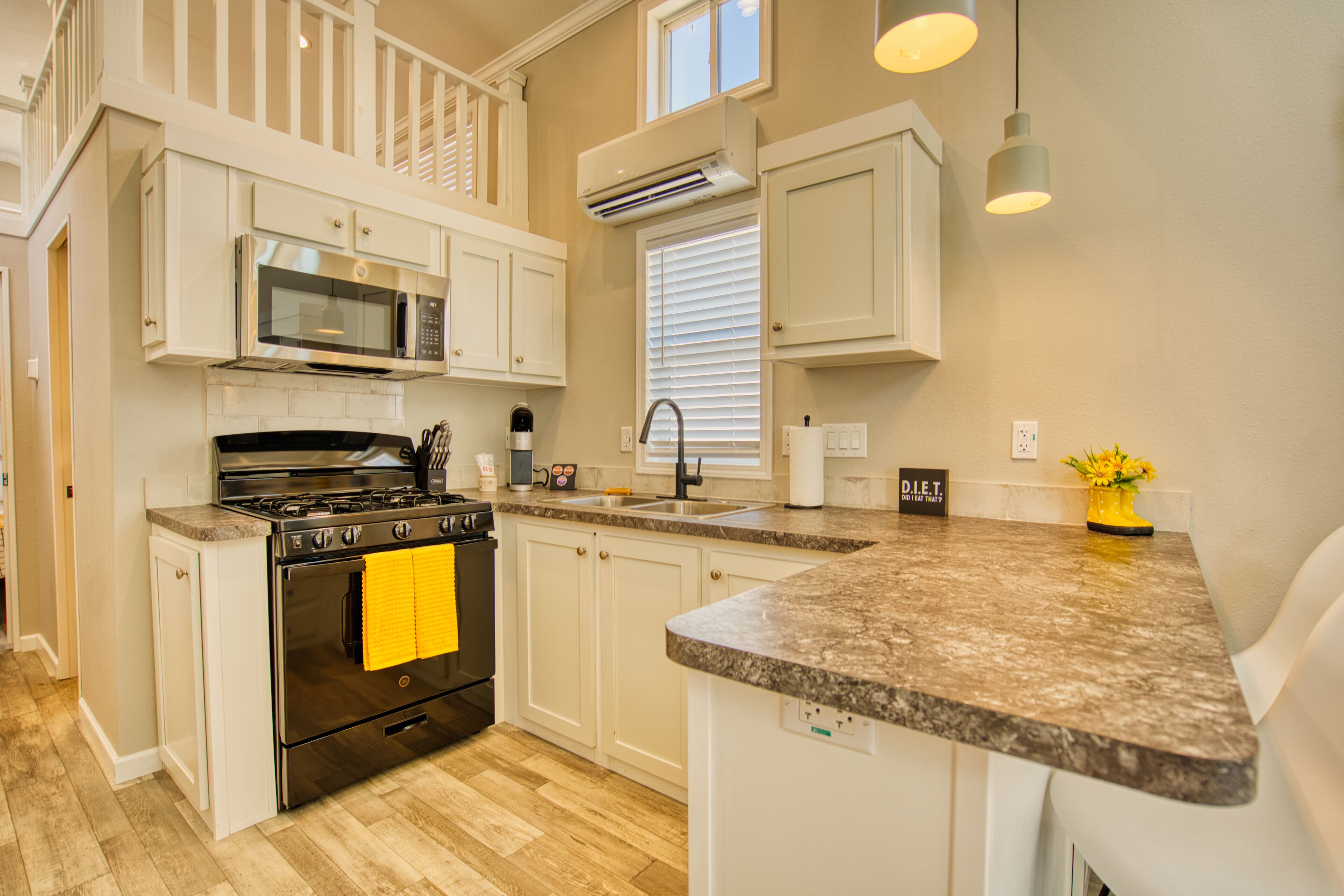 Casa de campo conforto | Cozinha privada | Geladeira, micro-ondas, fogão, cooktop
