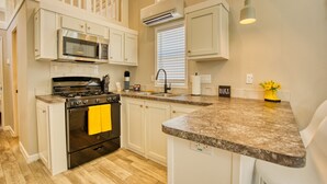 Cottage tiện nghi đơn giản | Bếp riêng | Tủ lạnh, lò vi sóng, lò nướng, bếp nấu