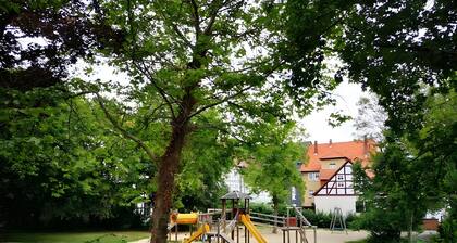 Ferienwohnung 'Am Schloßpark' mit privater Terrasse, privatem Garten und Wi-Fi