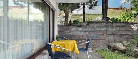 屋外ダイニングエリア