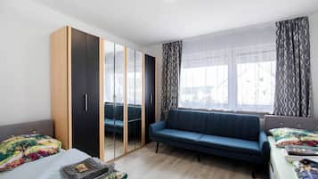 3 bedrooms, iron/ironing board, free WiFi, bed sheets