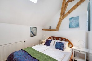 1 bedroom, free WiFi, bed sheets - 'Atelierblick im Winzerort' with Shared Terrace, Wi-Fi and Air Conditioning (Vogtsburg im Kaiserstuhl)
