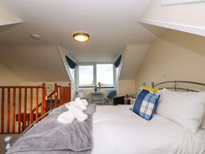 2 bedrooms, individually decorated, individually furnished, free WiFi - Breakers Point (St Ives)