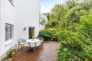 Outdoor dining - Studio 'Remke' with Private Terrace and Wi-Fi (Starnberg)