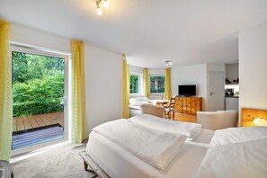 1 bedroom, free WiFi, bed sheets - Studio 'Remke' with Private Terrace and Wi-Fi (Starnberg)
