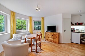 TV - Studio 'Remke' with Private Terrace and Wi-Fi (Starnberg)