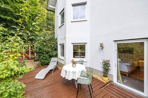 Outdoor dining - Studio 'Remke' with Private Terrace and Wi-Fi (Starnberg)