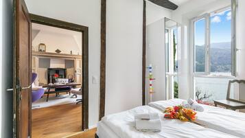 3 bedrooms, laptop workspace, iron/ironing board, free WiFi