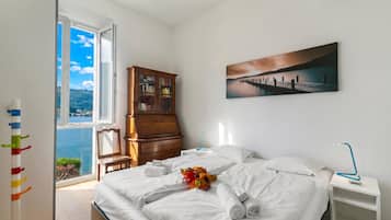3 bedrooms, laptop workspace, iron/ironing board, free WiFi