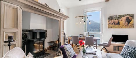 Standard House, Multiple Bedrooms, Lakeside (Mica Aurea Morcote) | Living area