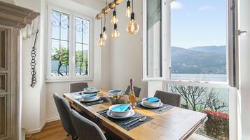 Standard House, Multiple Bedrooms, Lakeside (Mica Aurea Morcote) | Dining