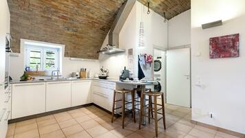 Nhà Tiêu chuẩn, nhiều phòng ngủ, cạnh hồ (Mica Aurea Morcote) | Bếp riêng | Tủ lạnh, lò nướng, bếp nấu, máy rửa bát