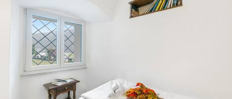 Standard House, Multiple Bedrooms, Lakeside (Mica Aurea Morcote) | Interior